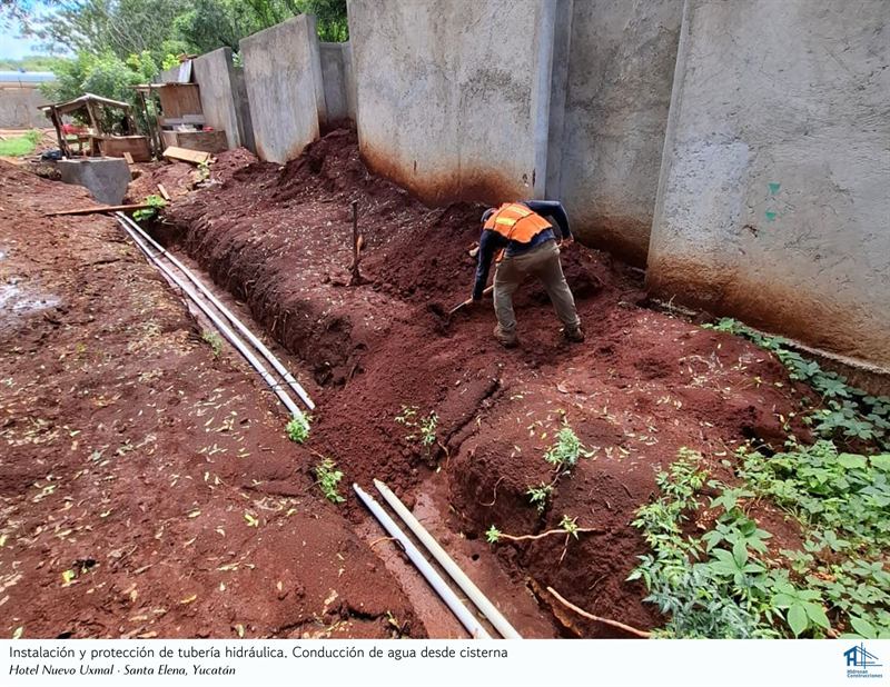 Instalación y protección de tubería hidráulica; conducción de agua desde cisterna — Hotel Nuevo Uxmal · Santa Elena, Yucatán