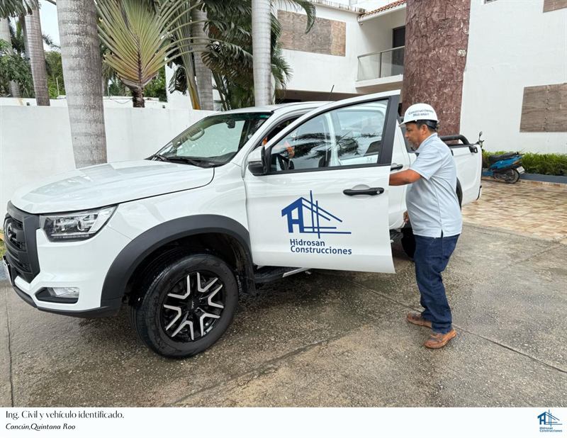 Ingeniero civil y vehículo identificado — Cancún, Quintana Roo
