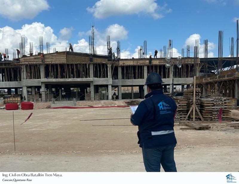 Ingeniero civil en obra Batallón Tren Maya — Cancún, Quintana Roo